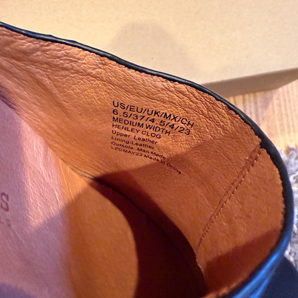 Henley Clog Gentle Souls by Kenneth Cole. Women’s black leather/suede. Size 6.5. - Picture 5 of 13